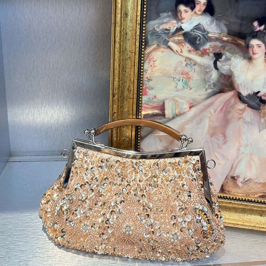 Vintage Fashion In Chinese - Trendy Vintage Çin Elbisesi Çantası İşlemeli